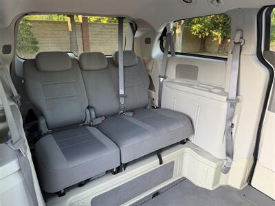 2008 Chrysler Town & Country Touring  HANDICAP WHEELCHAIR ACCESSIBLE VAN - Photo 13 - Sacramento, CA 95821