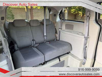 2008 Chrysler Town & Country Touring  HANDICAP WHEELCHAIR ACCESSIBLE VAN - Photo 12 - Sacramento, CA 95821
