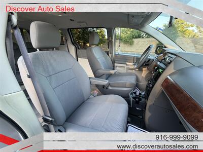 2008 Chrysler Town & Country Touring  HANDICAP WHEELCHAIR ACCESSIBLE VAN - Photo 16 - Sacramento, CA 95821
