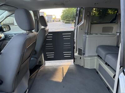 2008 Chrysler Town & Country Touring  HANDICAP WHEELCHAIR ACCESSIBLE VAN - Photo 20 - Sacramento, CA 95821