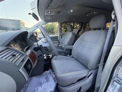 2008 Chrysler Town & Country Touring  HANDICAP WHEELCHAIR ACCESSIBLE VAN - Photo 23 - Sacramento, CA 95821