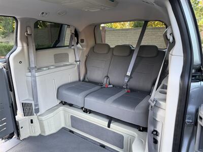 2008 Chrysler Town & Country Touring  HANDICAP WHEELCHAIR ACCESSIBLE VAN - Photo 19 - Sacramento, CA 95821
