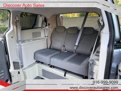 2008 Chrysler Town & Country Touring  HANDICAP WHEELCHAIR ACCESSIBLE VAN - Photo 18 - Sacramento, CA 95821