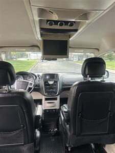 2014 Chrysler Town & Country Touring  HANDICAP WHEELCHAIR ACCESSIBLE VAN - Photo 19 - Sacramento, CA 95821
