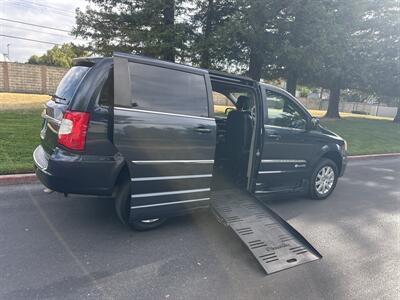 2014 Chrysler Town & Country Touring  HANDICAP WHEELCHAIR ACCESSIBLE VAN - Photo 3 - Sacramento, CA 95821
