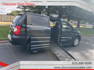 2014 Chrysler Town & Country Touring  HANDICAP WHEELCHAIR ACCESSIBLE VAN - Photo 3 - Sacramento, CA 95821