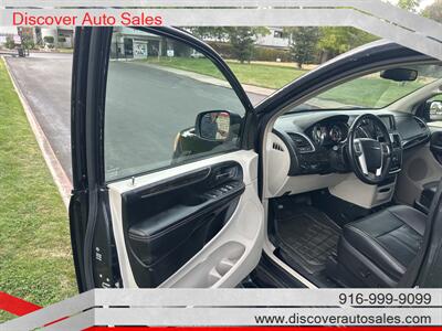 2014 Chrysler Town & Country Touring  HANDICAP WHEELCHAIR ACCESSIBLE VAN - Photo 14 - Sacramento, CA 95821