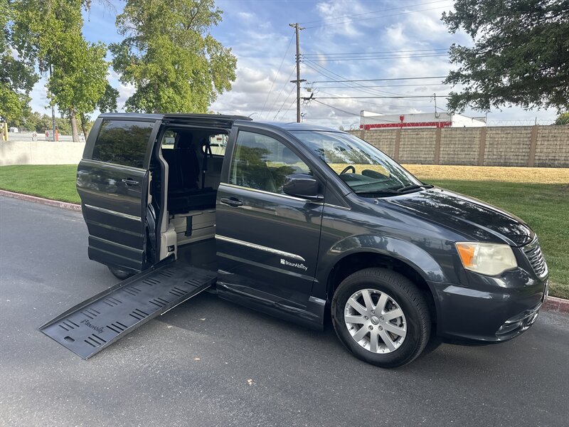2014 Chrysler Town & Country Touring  HANDICAP WHEELCHAIR ACCESSIBLE VAN