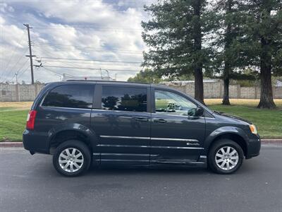 2014 Chrysler Town & Country Touring  HANDICAP WHEELCHAIR ACCESSIBLE VAN - Photo 7 - Sacramento, CA 95821