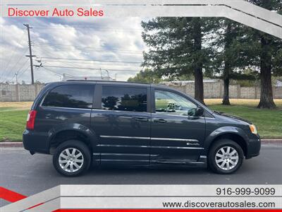 2014 Chrysler Town & Country Touring  HANDICAP WHEELCHAIR ACCESSIBLE VAN - Photo 7 - Sacramento, CA 95821
