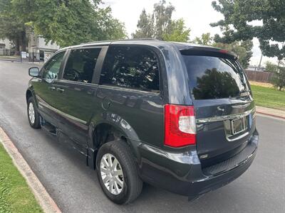2014 Chrysler Town & Country Touring  HANDICAP WHEELCHAIR ACCESSIBLE VAN - Photo 10 - Sacramento, CA 95821