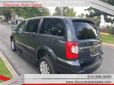 2014 Chrysler Town & Country Touring  HANDICAP WHEELCHAIR ACCESSIBLE VAN - Photo 10 - Sacramento, CA 95821
