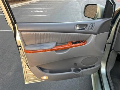 2008 Toyota Sienna XLE  Handicap wheelchair accessible van - Photo 14 - Sacramento, CA 95821