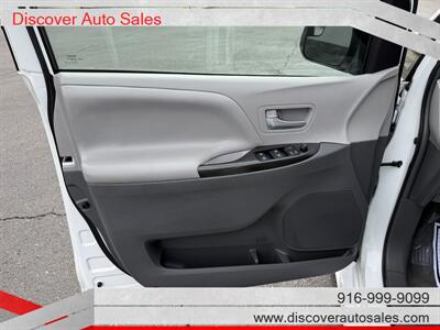 2018 Toyota Sienna LE 8-Passenger  HANDICAP WHEELCHAIR ACCESSIBLE VAN - Photo 10 - Sacramento, CA 95821