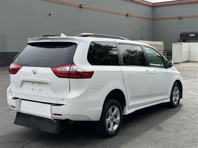 2018 Toyota Sienna LE 8-Passenger  HANDICAP WHEELCHAIR ACCESSIBLE VAN - Photo 8 - Sacramento, CA 95821