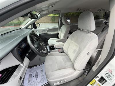 2018 Toyota Sienna LE 8-Passenger  HANDICAP WHEELCHAIR ACCESSIBLE VAN - Photo 14 - Sacramento, CA 95821