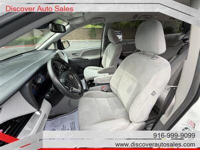 2018 Toyota Sienna LE 8-Passenger  HANDICAP WHEELCHAIR ACCESSIBLE VAN - Photo 14 - Sacramento, CA 95821