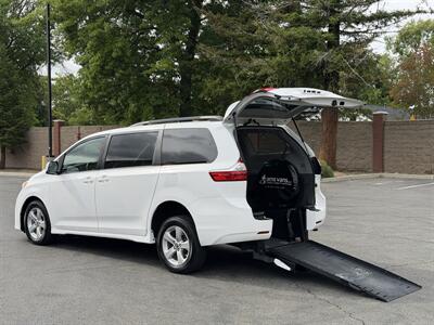 2018 Toyota Sienna LE 8-Passenger  HANDICAP WHEELCHAIR ACCESSIBLE VAN - Photo 2 - Sacramento, CA 95821
