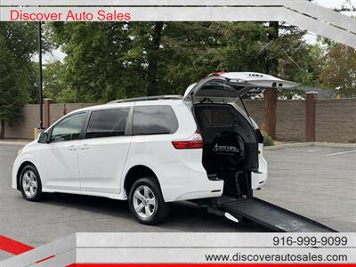 2018 Toyota Sienna LE 8-Passenger  HANDICAP WHEELCHAIR ACCESSIBLE VAN - Photo 2 - Sacramento, CA 95821