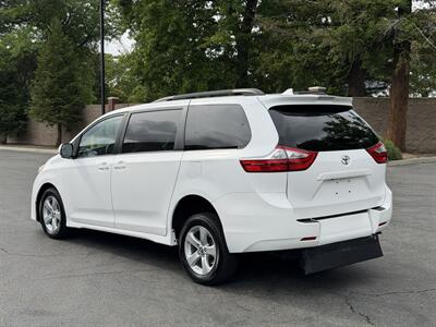 2018 Toyota Sienna LE 8-Passenger  HANDICAP WHEELCHAIR ACCESSIBLE VAN - Photo 6 - Sacramento, CA 95821