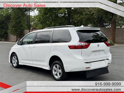 2018 Toyota Sienna LE 8-Passenger  HANDICAP WHEELCHAIR ACCESSIBLE VAN - Photo 6 - Sacramento, CA 95821