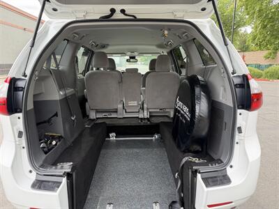 2018 Toyota Sienna LE 8-Passenger  HANDICAP WHEELCHAIR ACCESSIBLE VAN - Photo 11 - Sacramento, CA 95821