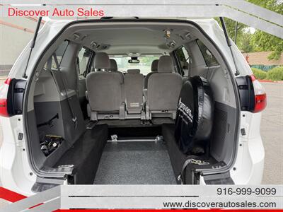 2018 Toyota Sienna LE 8-Passenger  HANDICAP WHEELCHAIR ACCESSIBLE VAN - Photo 11 - Sacramento, CA 95821