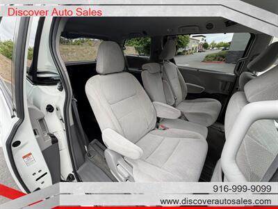 2018 Toyota Sienna LE 8-Passenger  HANDICAP WHEELCHAIR ACCESSIBLE VAN - Photo 17 - Sacramento, CA 95821