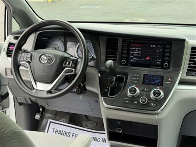 2018 Toyota Sienna LE 8-Passenger  HANDICAP WHEELCHAIR ACCESSIBLE VAN - Photo 15 - Sacramento, CA 95821