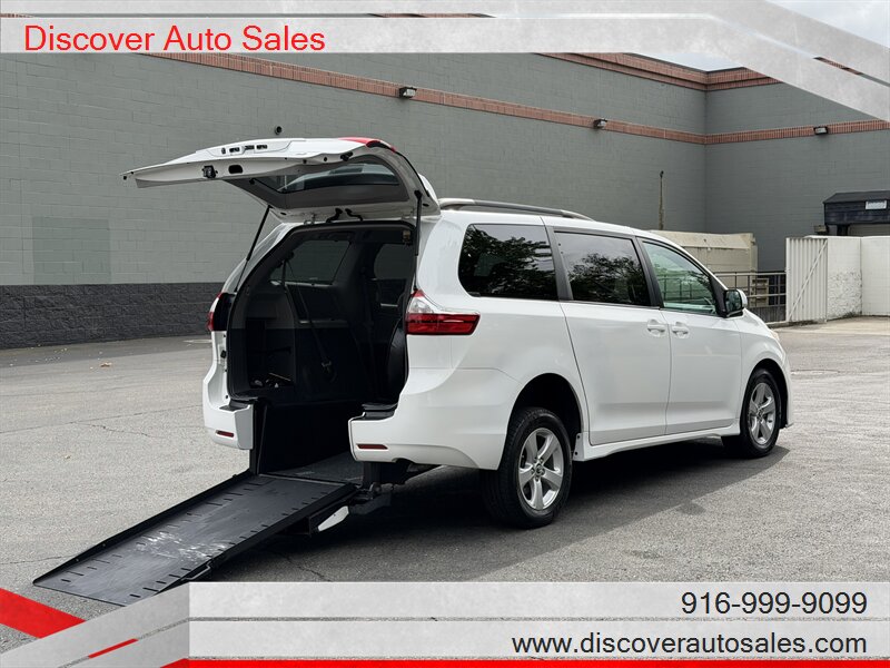 2018 Toyota Sienna LE 8-Passenger  HANDICAP WHEELCHAIR ACCESSIBLE VAN - Photo 1 - Sacramento, CA 95821