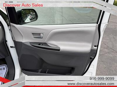 2018 Toyota Sienna LE 8-Passenger  HANDICAP WHEELCHAIR ACCESSIBLE VAN - Photo 16 - Sacramento, CA 95821