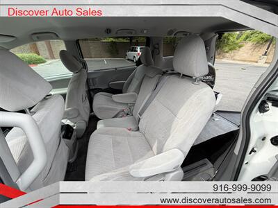 2018 Toyota Sienna LE 8-Passenger  HANDICAP WHEELCHAIR ACCESSIBLE VAN - Photo 13 - Sacramento, CA 95821