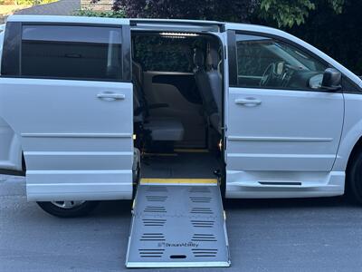 2016 Dodge Grand Caravan SE HANDICAP WHEELCHAIR ACCESSIBLE VAN - Photo 4 - Sacramento, CA 95821