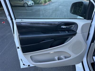 2016 Dodge Grand Caravan SE HANDICAP WHEELCHAIR ACCESSIBLE VAN - Photo 15 - Sacramento, CA 95821