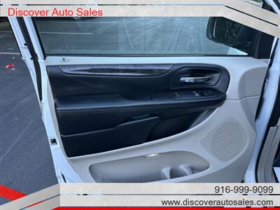 2016 Dodge Grand Caravan SE HANDICAP WHEELCHAIR ACCESSIBLE VAN - Photo 14 - Sacramento, CA 95821