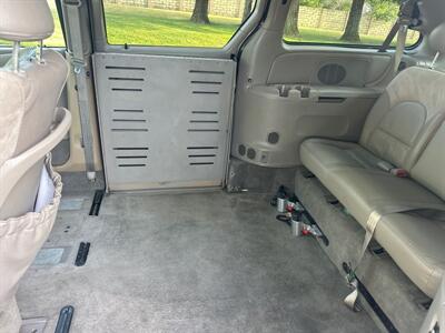 2002 Chrysler Town & Country Limited  HANDICAP WHEELCHAIR ACCESSIBLE VAN - Photo 16 - Sacramento, CA 95821