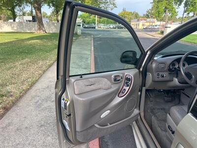 2002 Chrysler Town & Country Limited  HANDICAP WHEELCHAIR ACCESSIBLE VAN - Photo 22 - Sacramento, CA 95821