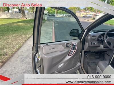 2002 Chrysler Town & Country Limited  HANDICAP WHEELCHAIR ACCESSIBLE VAN - Photo 22 - Sacramento, CA 95821