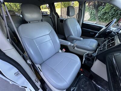 2016 Dodge Grand Caravan SE  HANDICAP WHEELCHAIR ACCESSIBLE VAN - Photo 14 - Sacramento, CA 95821