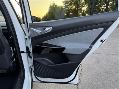 2023 Volkswagen ID.4 Pro   - Photo 14 - Sacramento, CA 95821