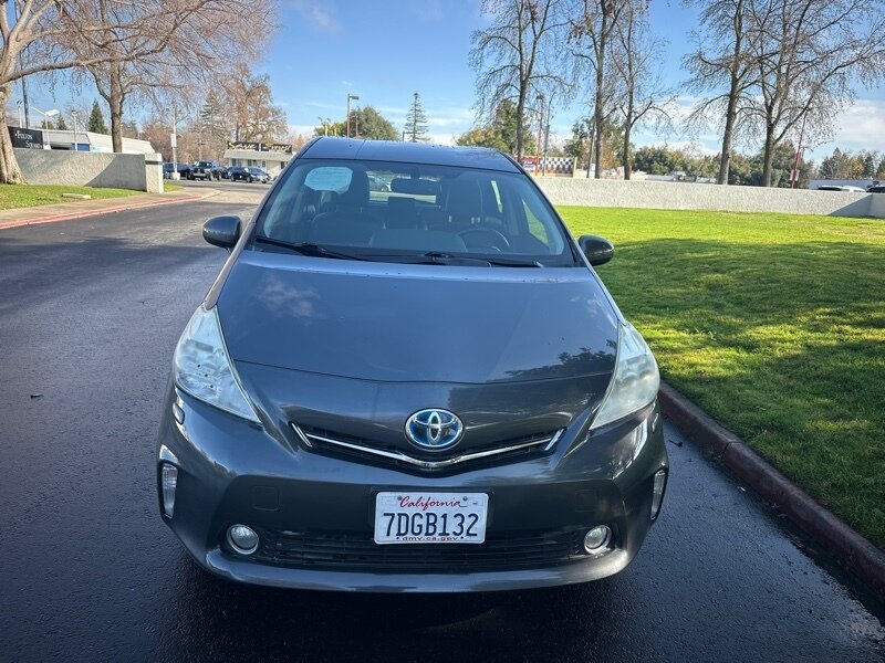 2014 Toyota Prius v Five photo 12