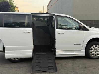 2018 Dodge Grand Caravan SE  HANDICAP WHEELCHAIR ACCESSIBLE VAN - Photo 4 - Sacramento, CA 95821