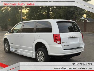 2018 Dodge Grand Caravan SE  HANDICAP WHEELCHAIR ACCESSIBLE VAN - Photo 10 - Sacramento, CA 95821