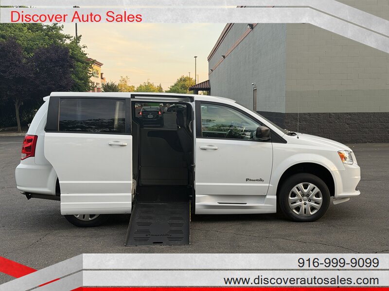 2018 Dodge Grand Caravan SE  HANDICAP WHEELCHAIR ACCESSIBLE VAN