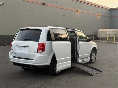 2018 Dodge Grand Caravan SE  HANDICAP WHEELCHAIR ACCESSIBLE VAN - Photo 3 - Sacramento, CA 95821