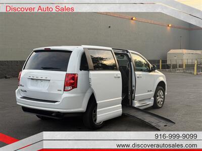 2018 Dodge Grand Caravan SE  HANDICAP WHEELCHAIR ACCESSIBLE VAN - Photo 3 - Sacramento, CA 95821