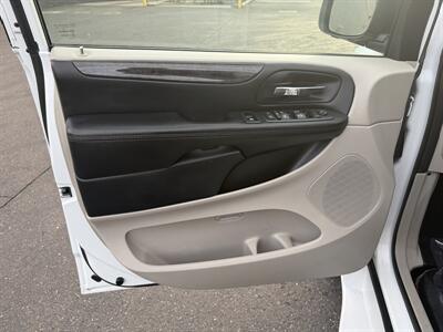 2018 Dodge Grand Caravan SE  HANDICAP WHEELCHAIR ACCESSIBLE VAN - Photo 8 - Sacramento, CA 95821
