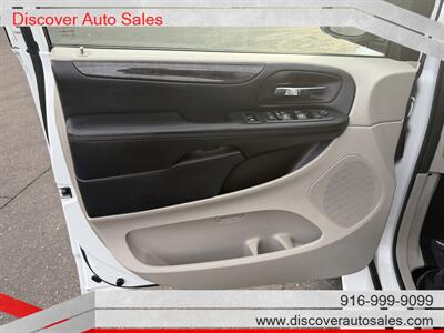 2018 Dodge Grand Caravan SE  HANDICAP WHEELCHAIR ACCESSIBLE VAN - Photo 8 - Sacramento, CA 95821