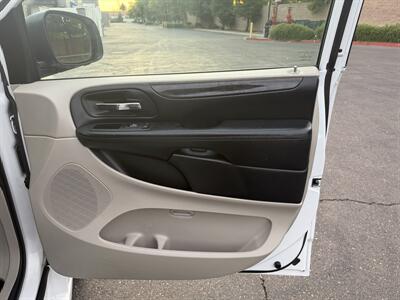 2018 Dodge Grand Caravan SE  HANDICAP WHEELCHAIR ACCESSIBLE VAN - Photo 9 - Sacramento, CA 95821