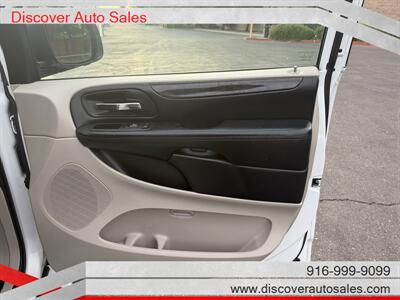2018 Dodge Grand Caravan SE  HANDICAP WHEELCHAIR ACCESSIBLE VAN - Photo 9 - Sacramento, CA 95821